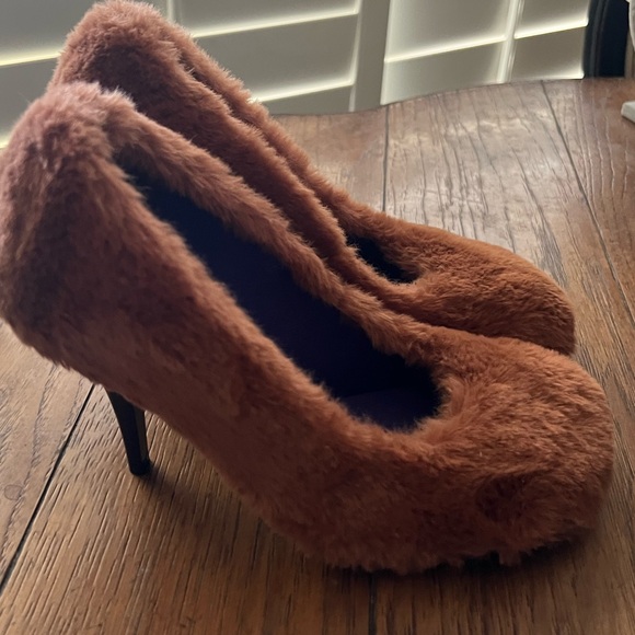 Stella McCartney Ryder Shaggy Faux Fur Heels Pumps Shoes 38.5 New - Picture 7 of 13